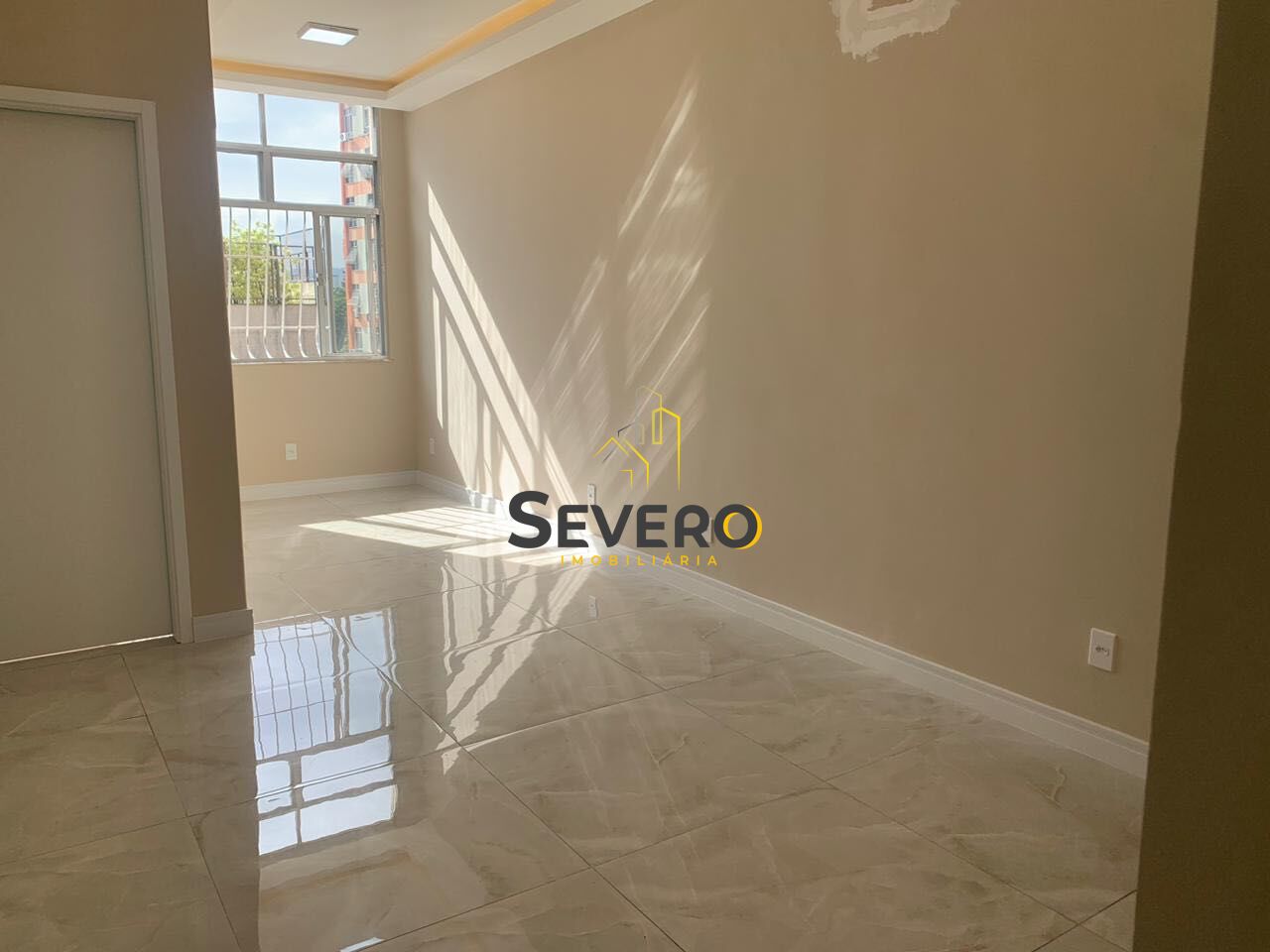 Apartamento à venda com 2 quartos, 70m² - Foto 1