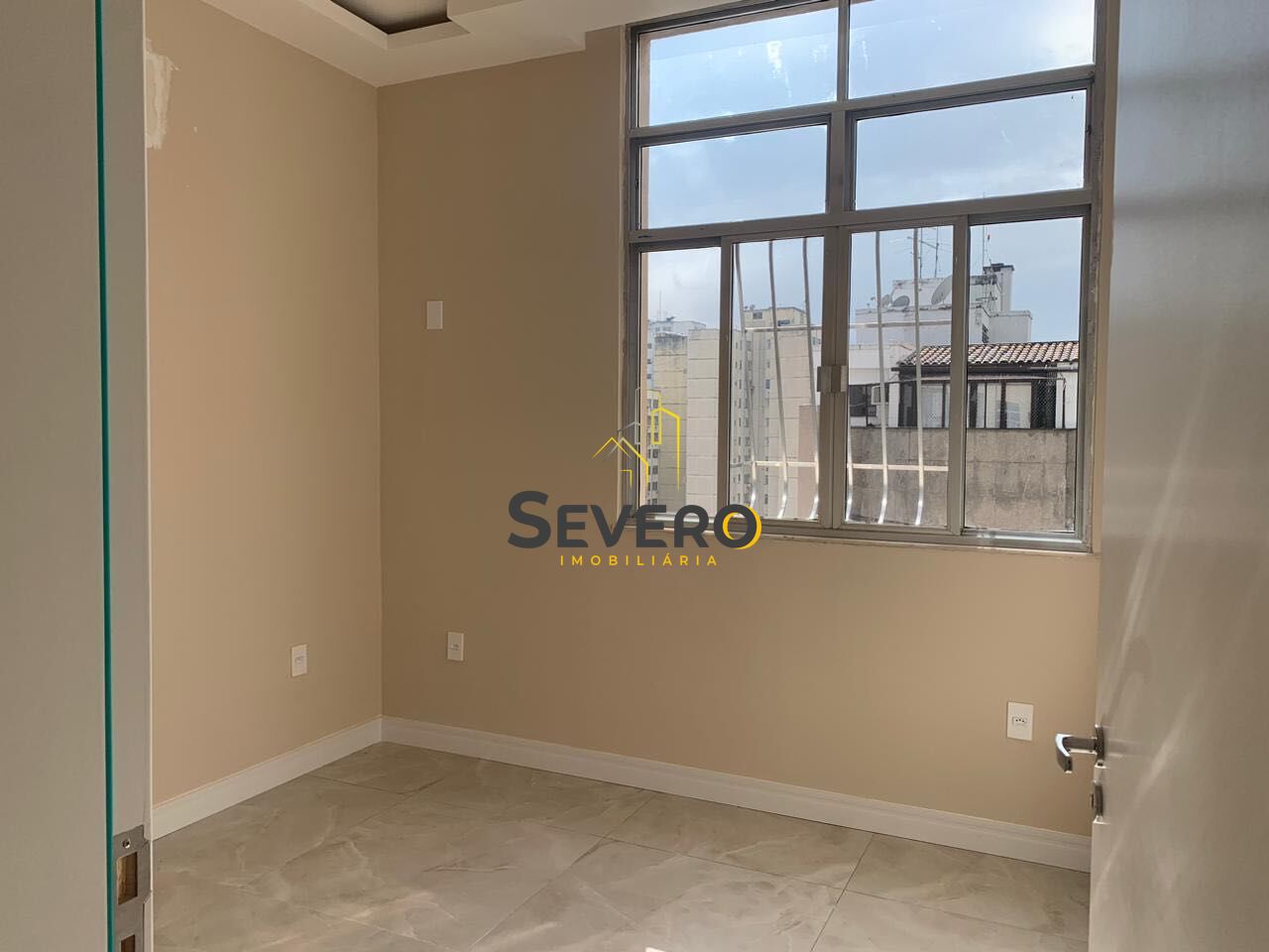 Apartamento à venda com 2 quartos, 70m² - Foto 4