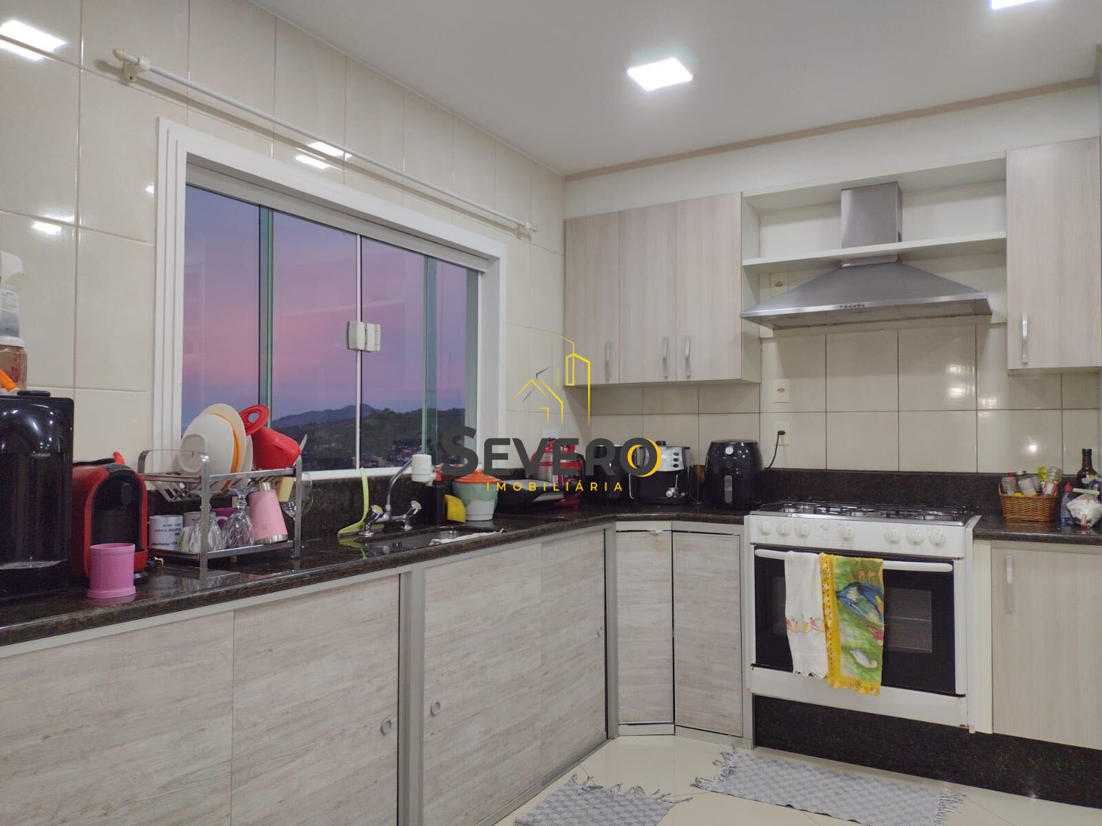 Casa à venda com 4 quartos, 240m² - Foto 7