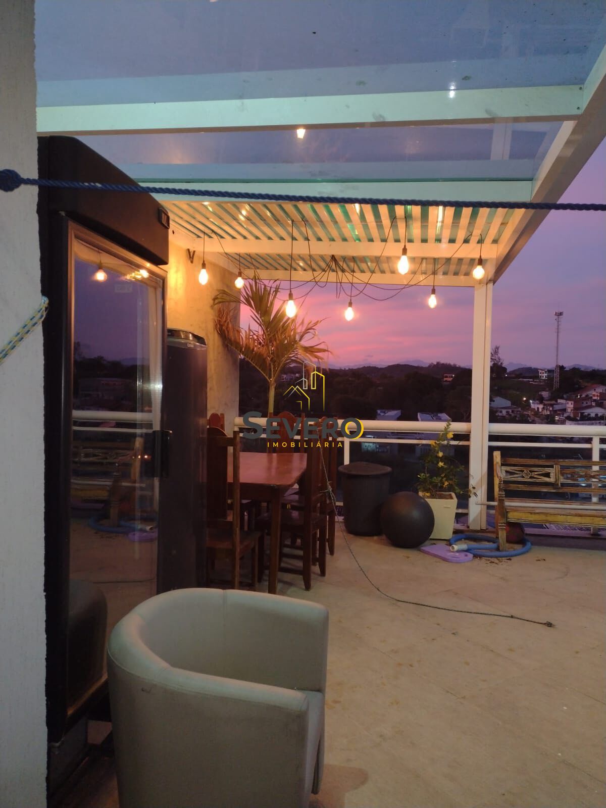Casa à venda com 4 quartos, 240m² - Foto 3