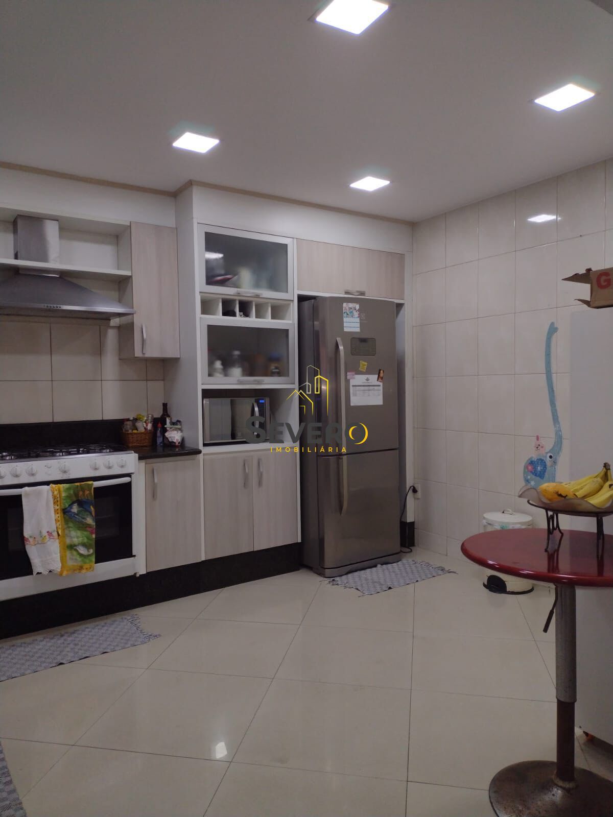 Casa à venda com 4 quartos, 240m² - Foto 8