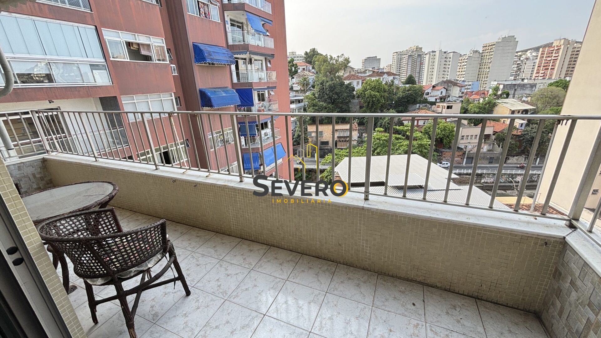 Apartamento à venda com 3 quartos, 130m² - Foto 1