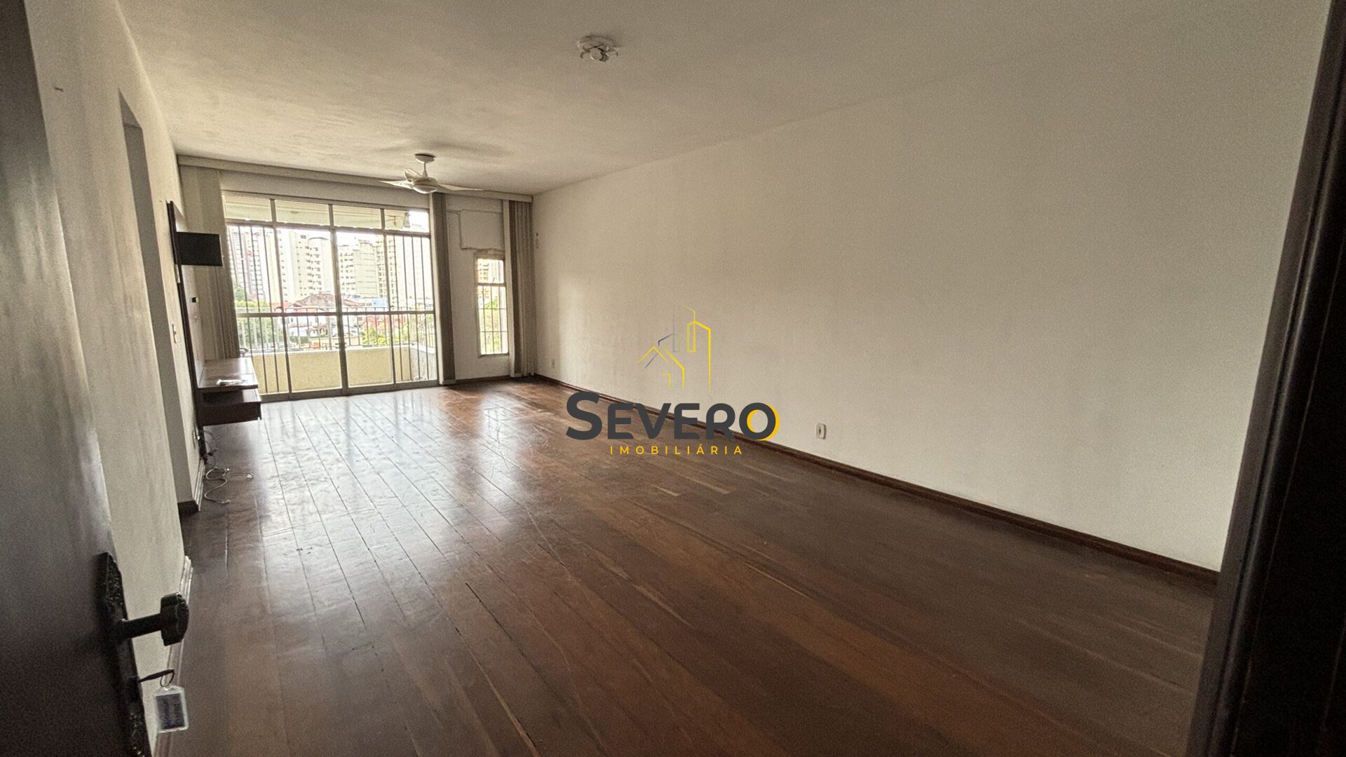 Apartamento à venda com 3 quartos, 130m² - Foto 4