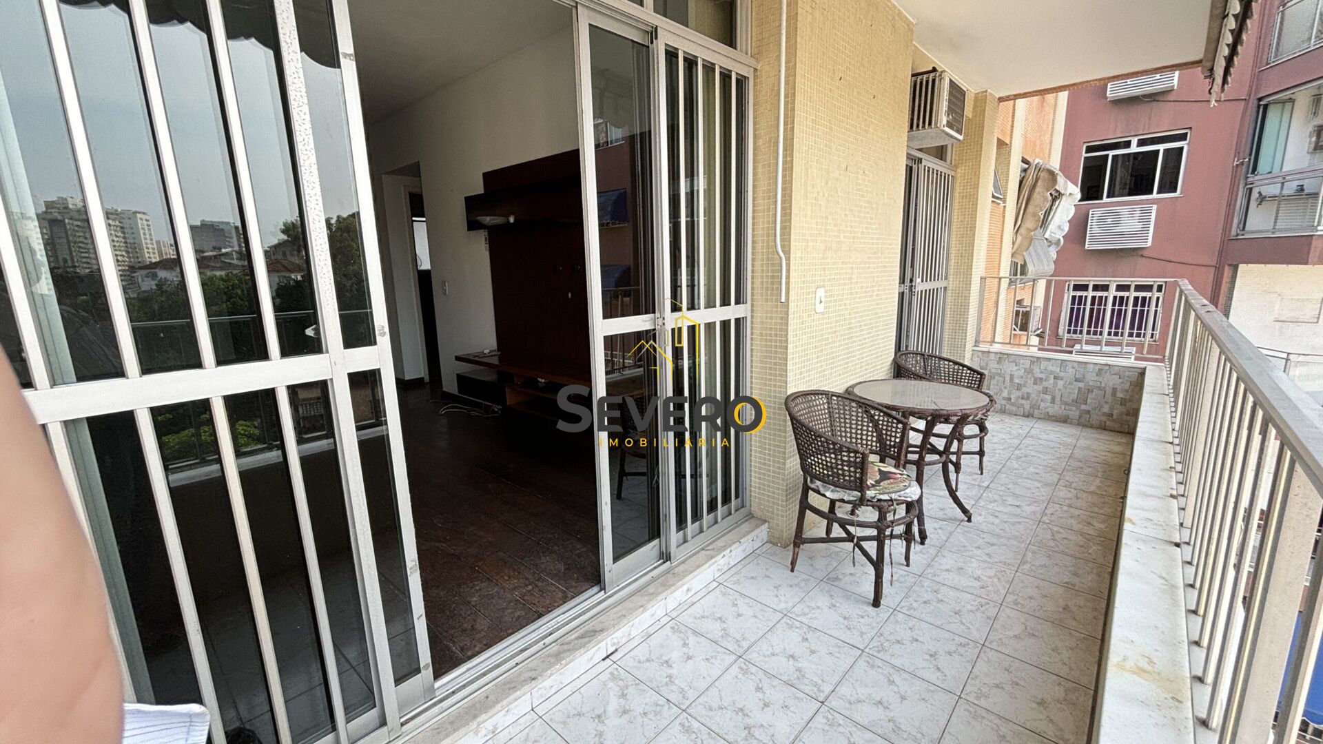 Apartamento à venda com 3 quartos, 130m² - Foto 2