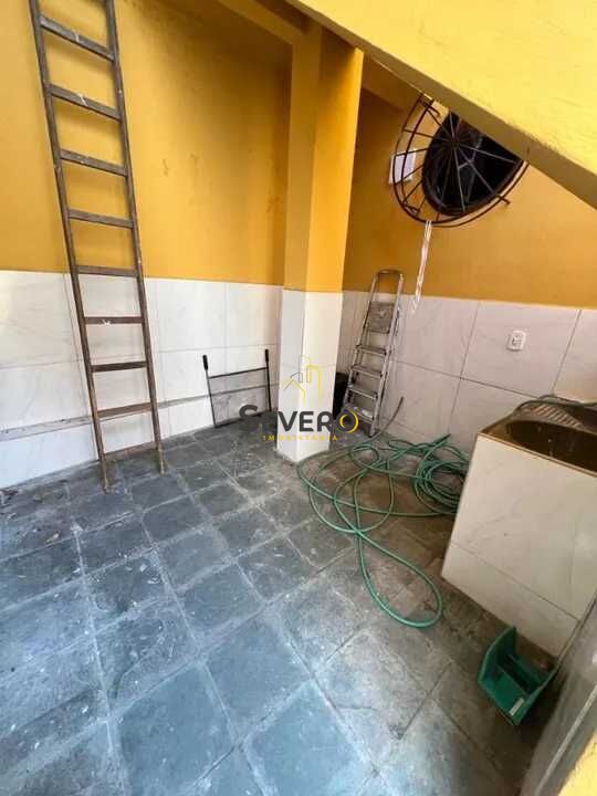 Casa à venda com 2 quartos, 320m² - Foto 13