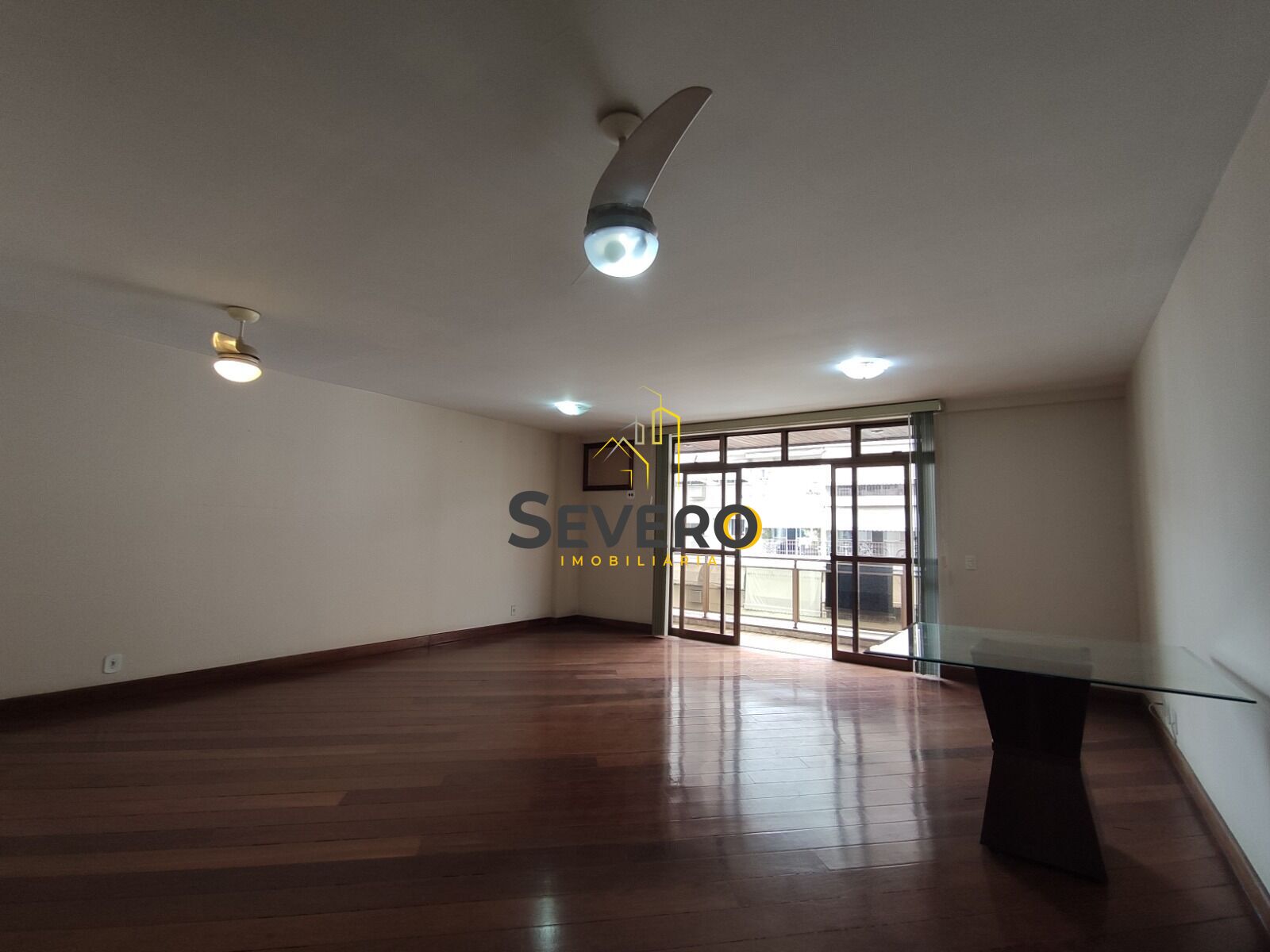 Apartamento à venda com 4 quartos, 180m² - Foto 2