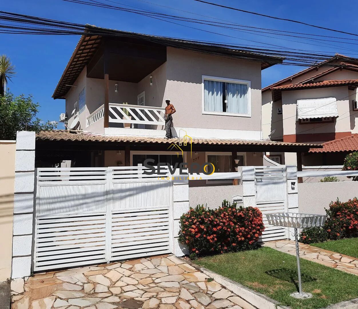 Casa de Condomínio à venda com 4 quartos, 240m² - Foto 2