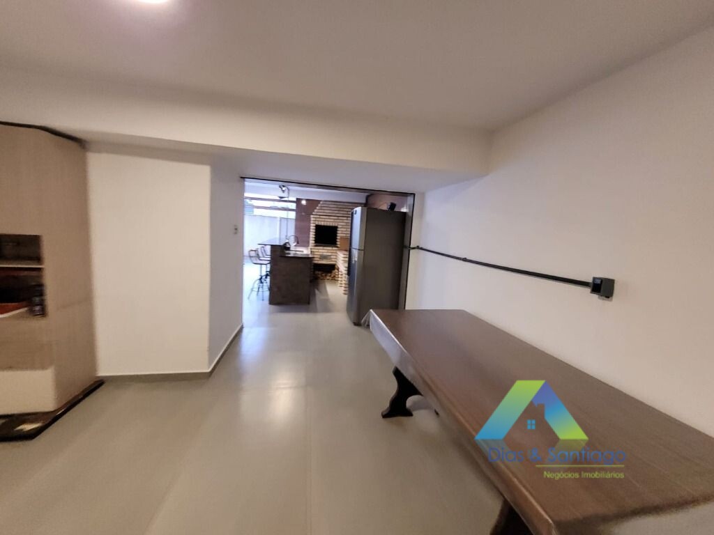 Casa à venda com 5 quartos, 241m² - Foto 7