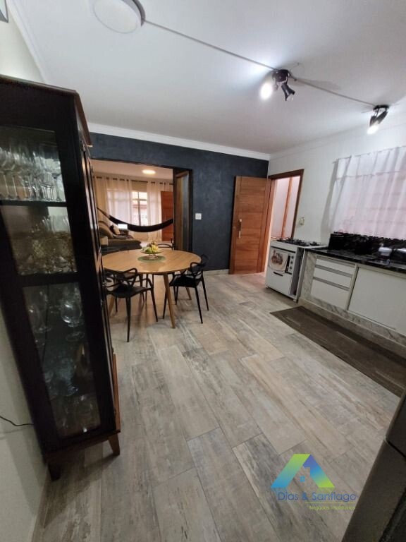 Casa à venda com 5 quartos, 241m² - Foto 3