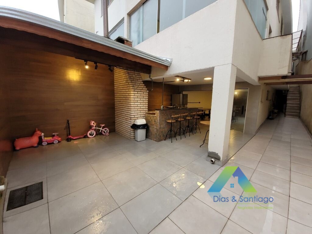 Casa à venda com 5 quartos, 241m² - Foto 14