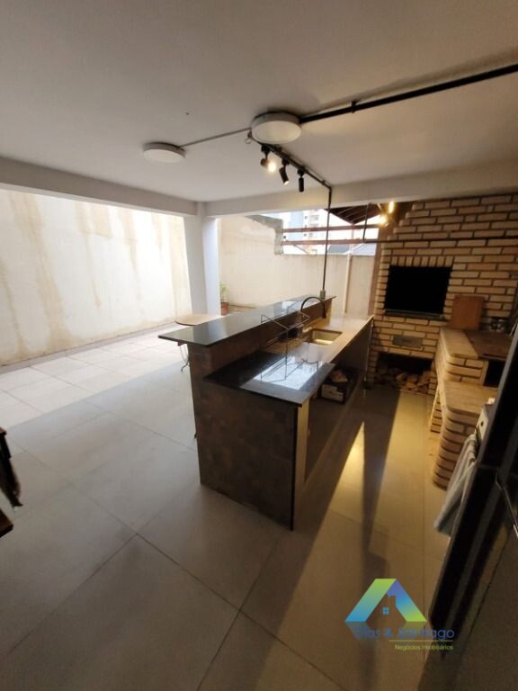 Casa à venda com 5 quartos, 241m² - Foto 13