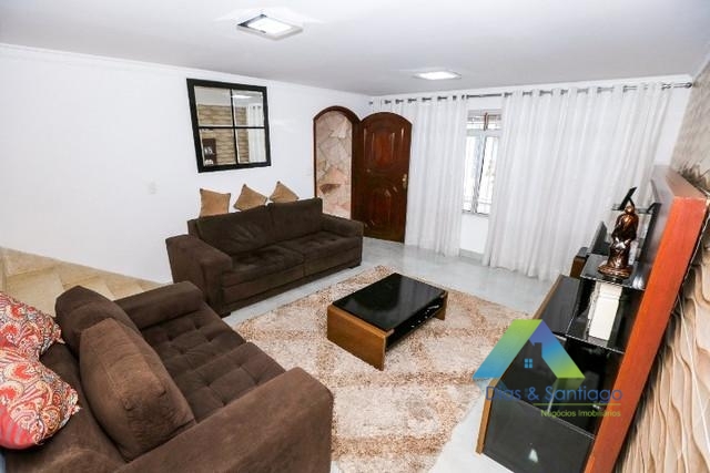 Sobrado à venda com 4 quartos, 200m² - Foto 1