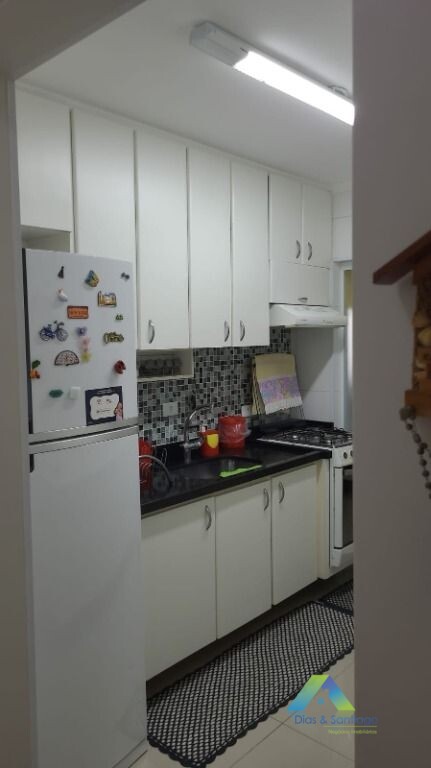 Apartamento à venda com 3 quartos, 76m² - Foto 2