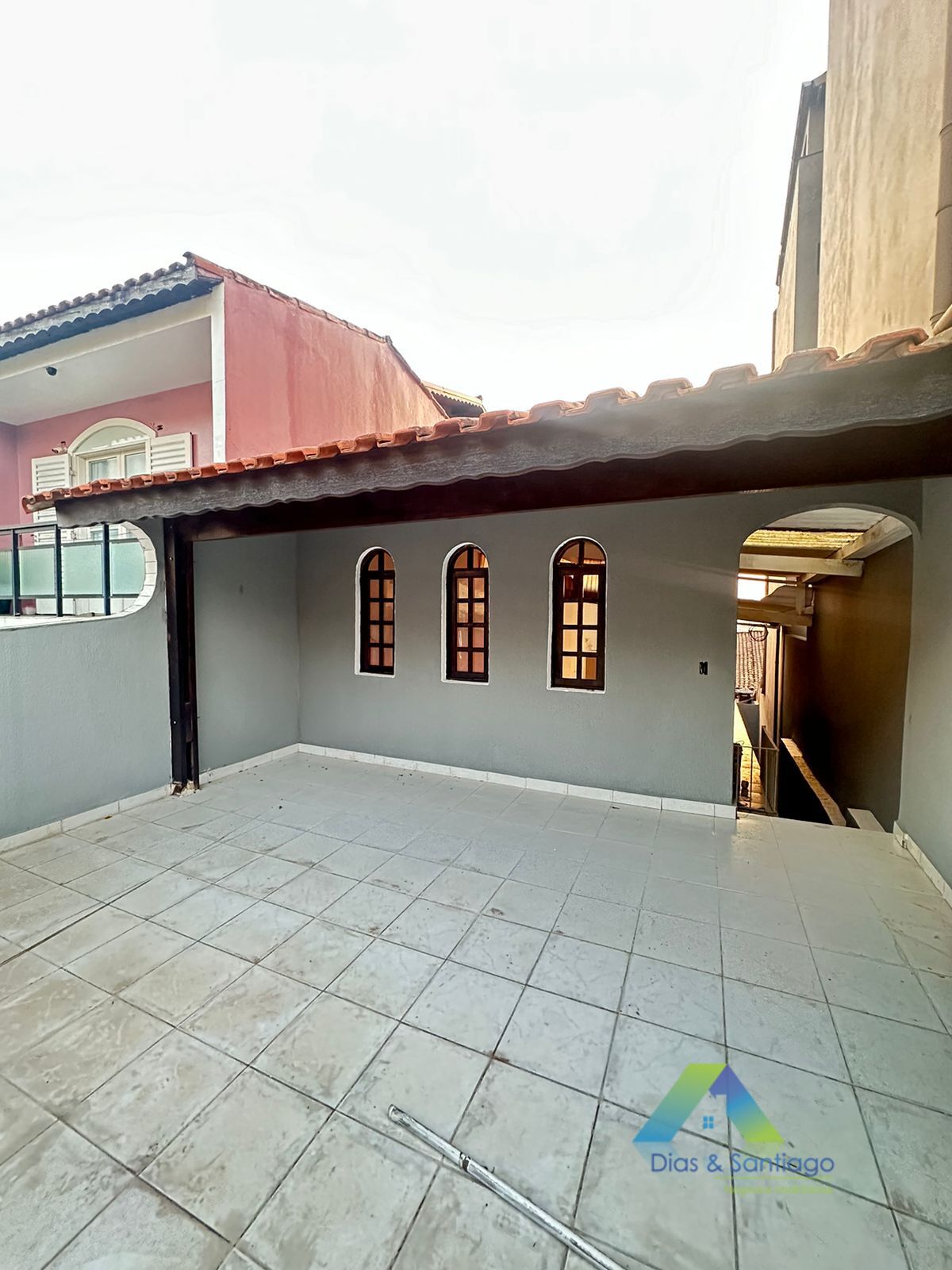 Sobrado à venda com 3 quartos, 200m² - Foto 1