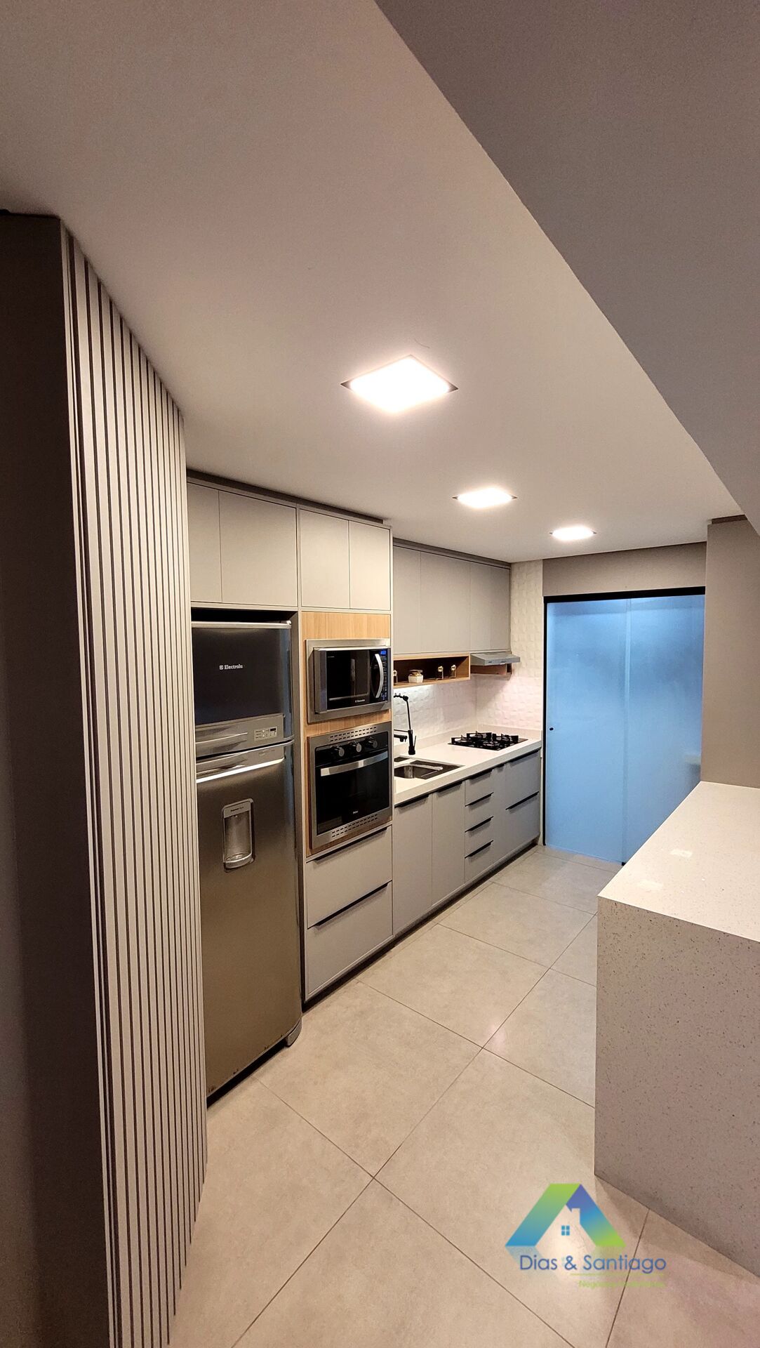 Apartamento à venda com 3 quartos, 94m² - Foto 3