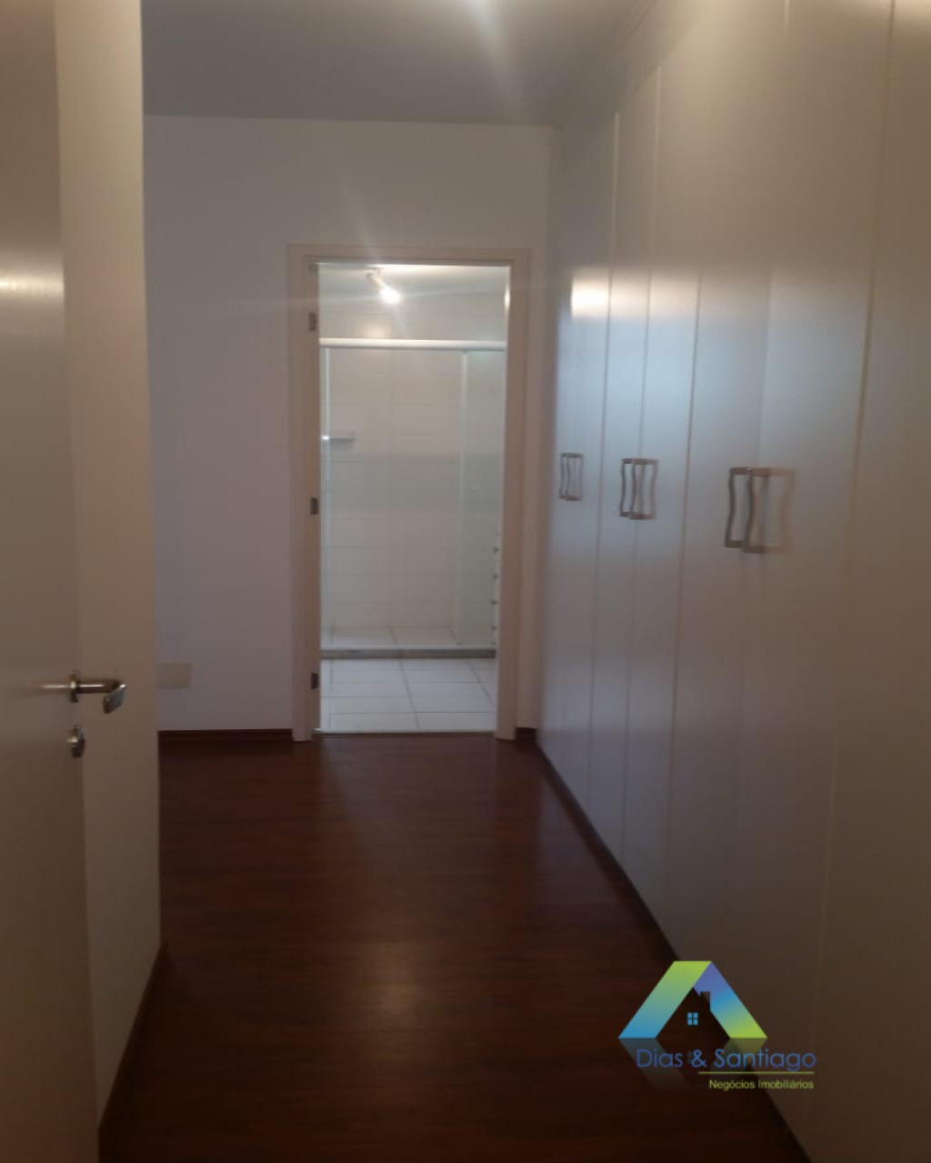 Apartamento à venda com 3 quartos, 184m² - Foto 2