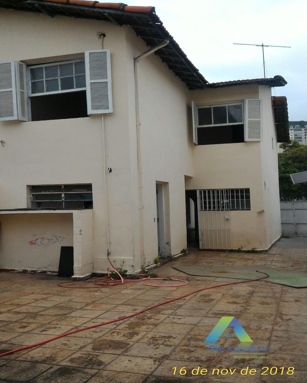 Sobrado à venda com 3 quartos, 196m² - Foto 1