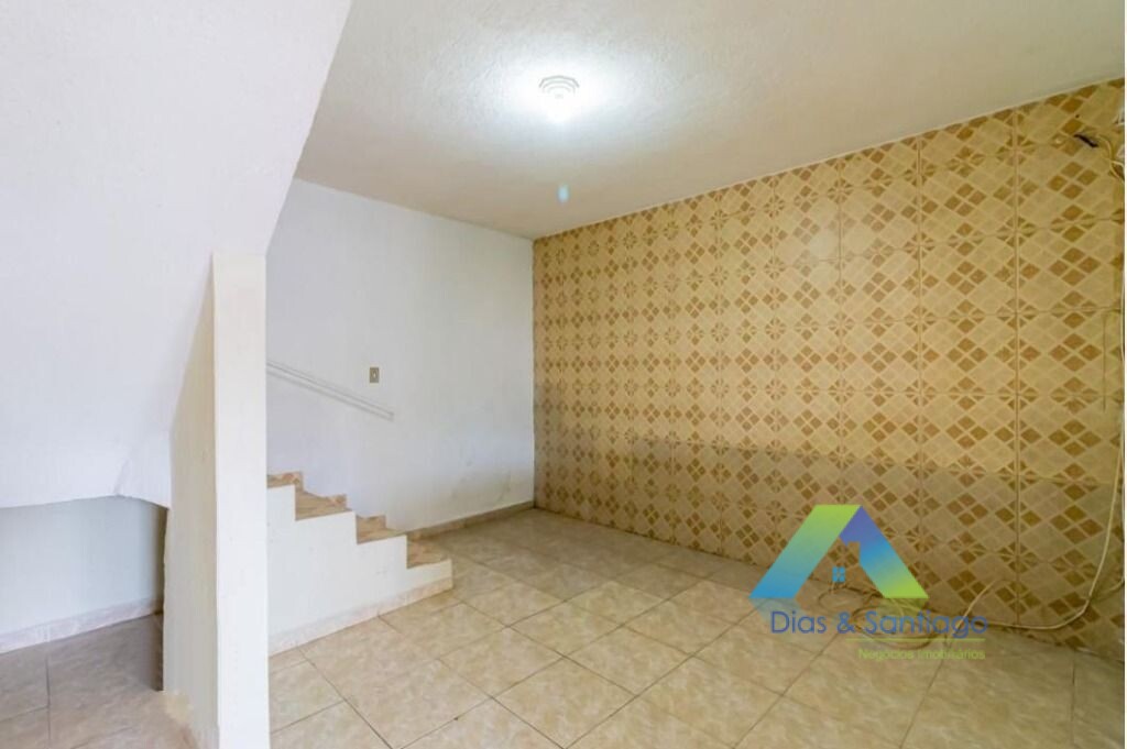 Casa à venda com 4 quartos, 200m² - Foto 2