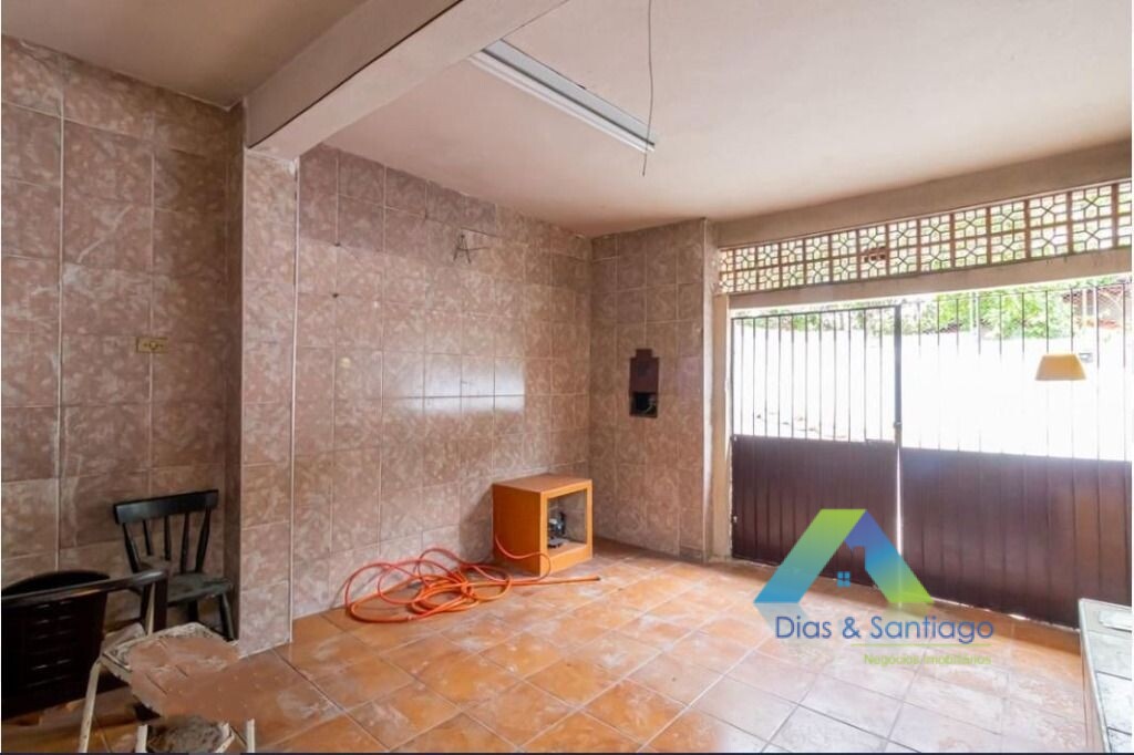 Casa à venda com 4 quartos, 200m² - Foto 29