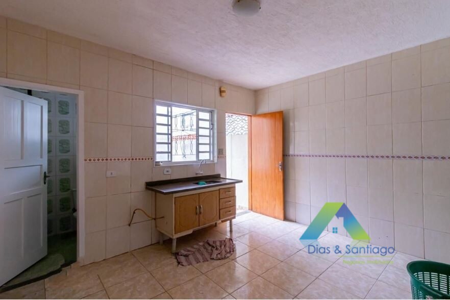 Casa à venda com 4 quartos, 200m² - Foto 12