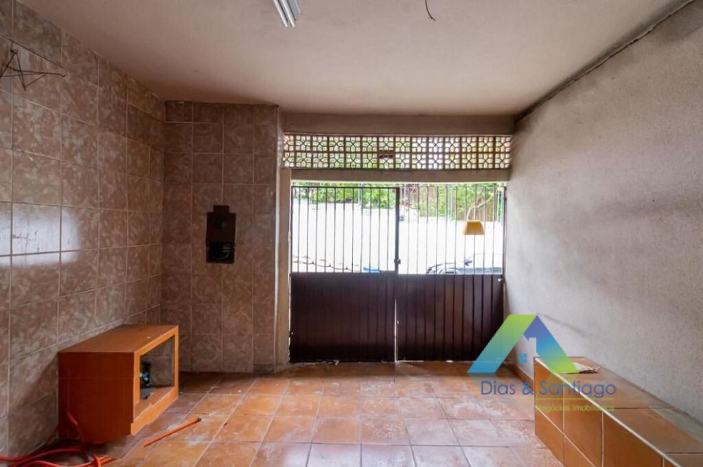 Casa à venda com 4 quartos, 200m² - Foto 30