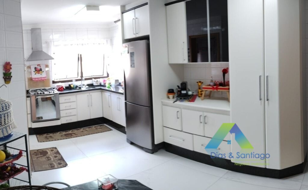 Apartamento à venda com 3 quartos, 130m² - Foto 2