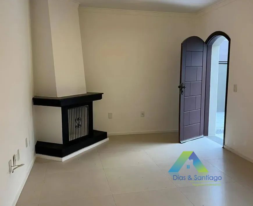 Casa para alugar com 2 quartos, 130m² - Foto 1