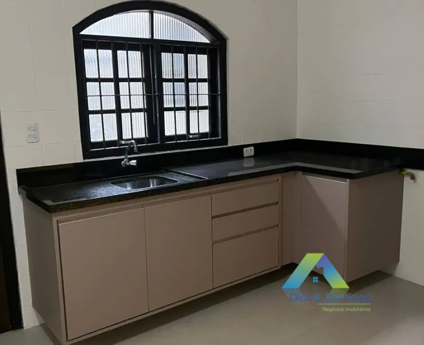 Casa para alugar com 2 quartos, 130m² - Foto 6