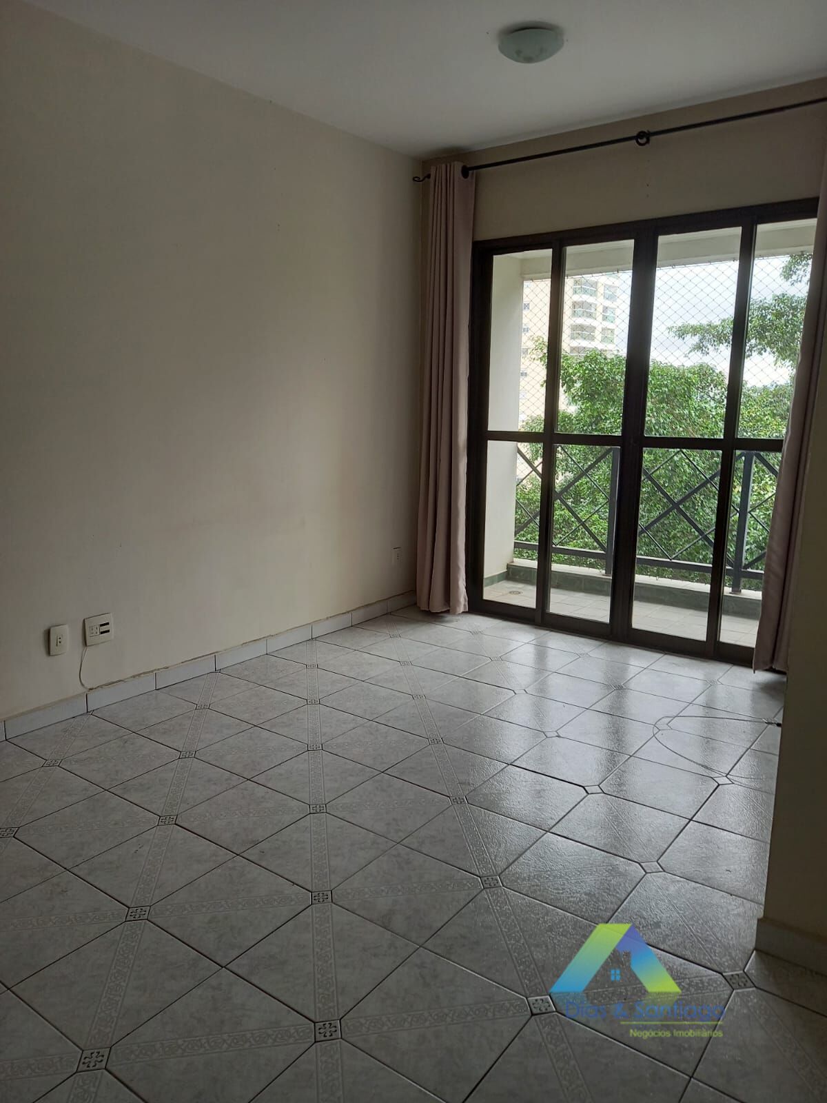 Apartamento à venda com 3 quartos, 75m² - Foto 1