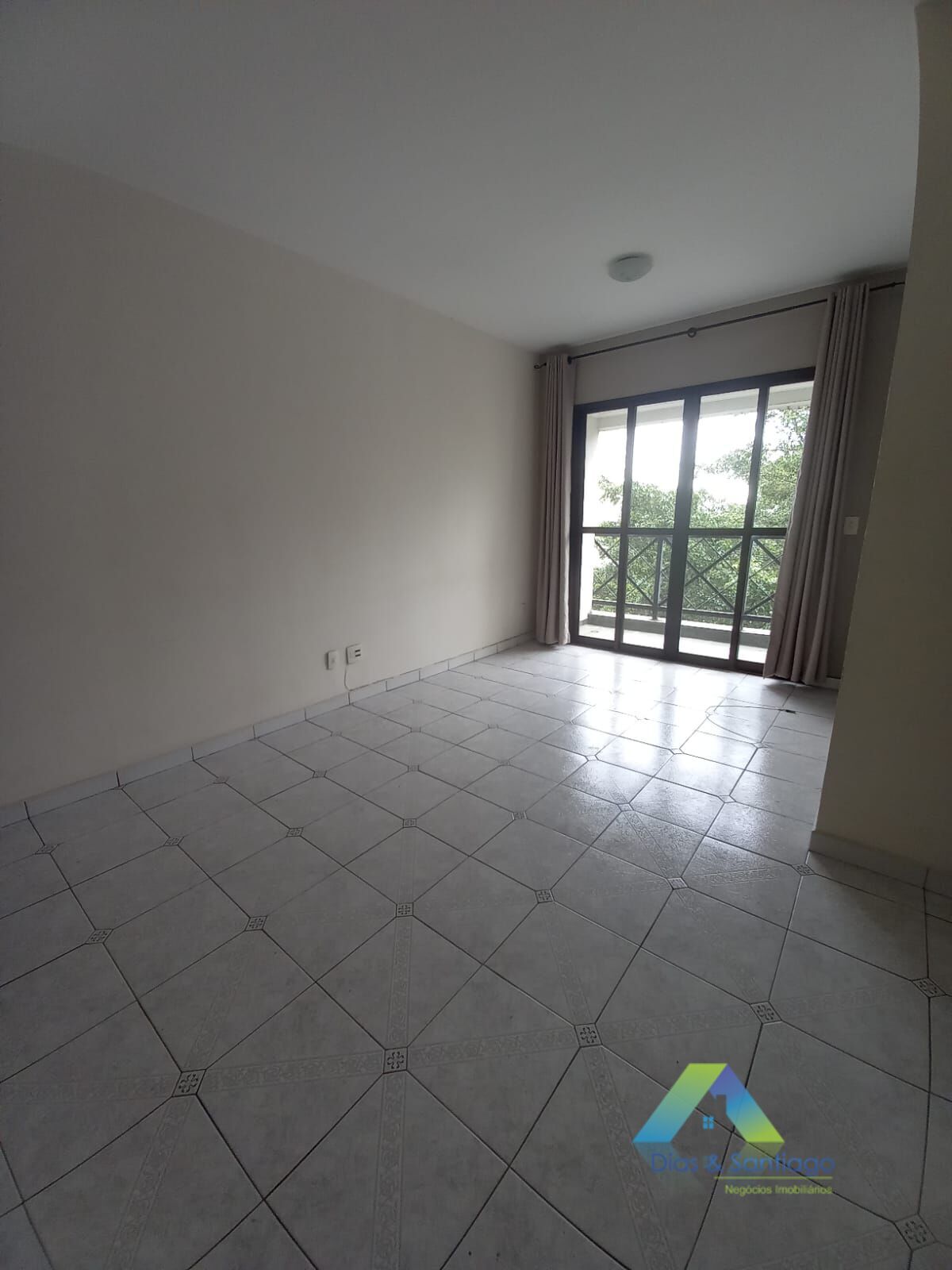 Apartamento à venda com 3 quartos, 75m² - Foto 2