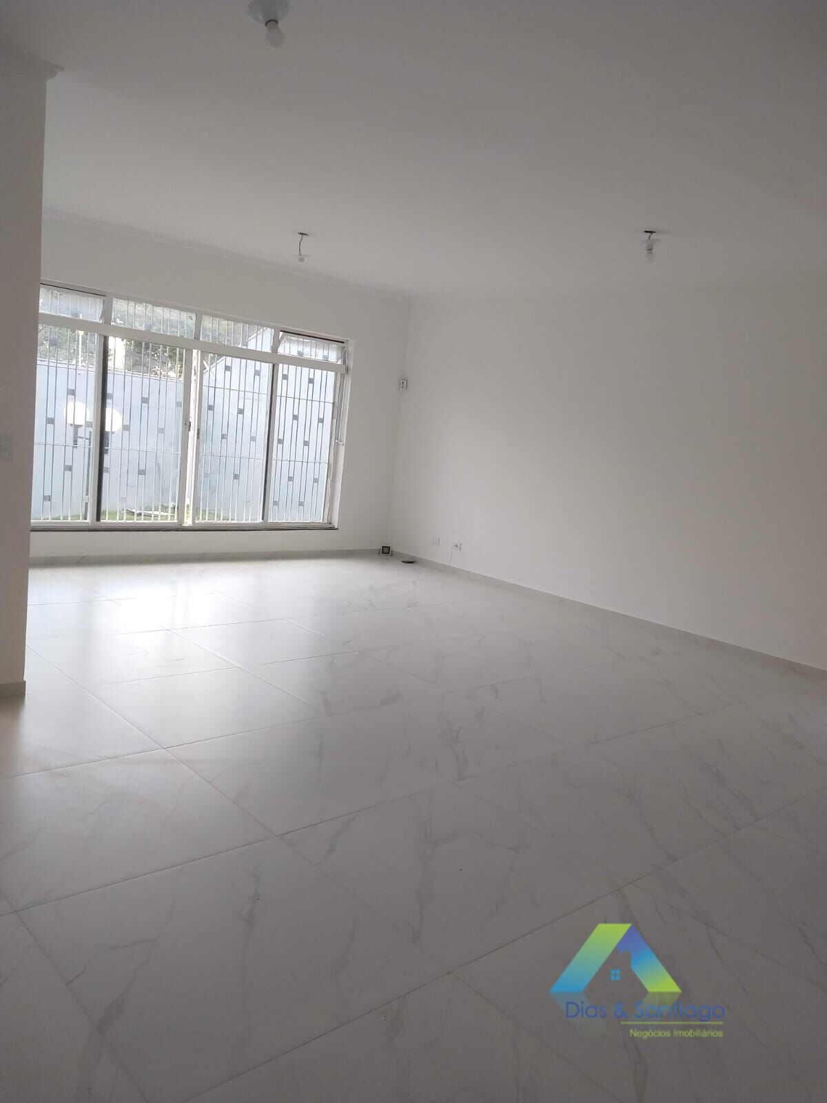 Casa à venda com 4 quartos, 360m² - Foto 2