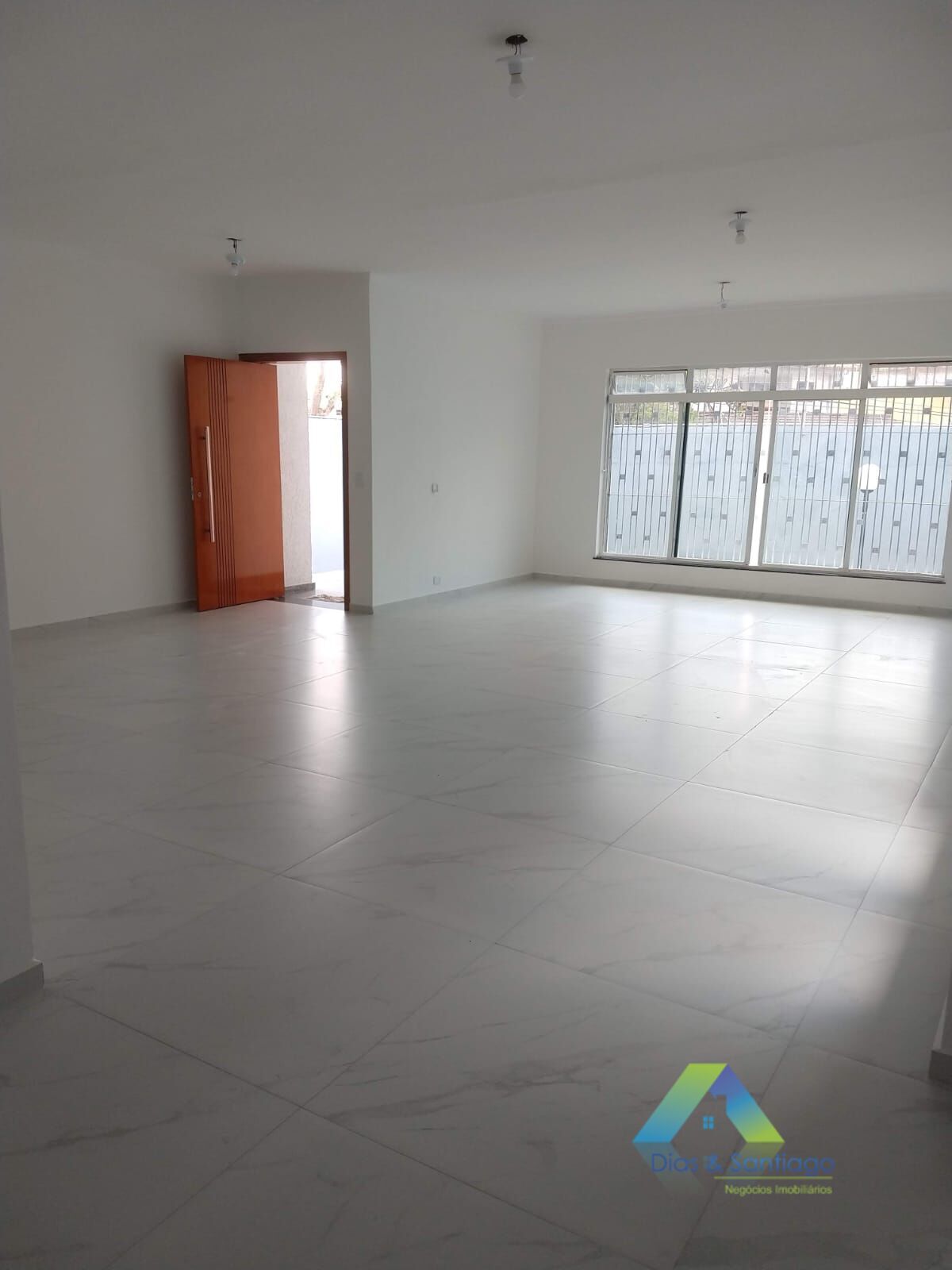 Casa à venda com 4 quartos, 360m² - Foto 1