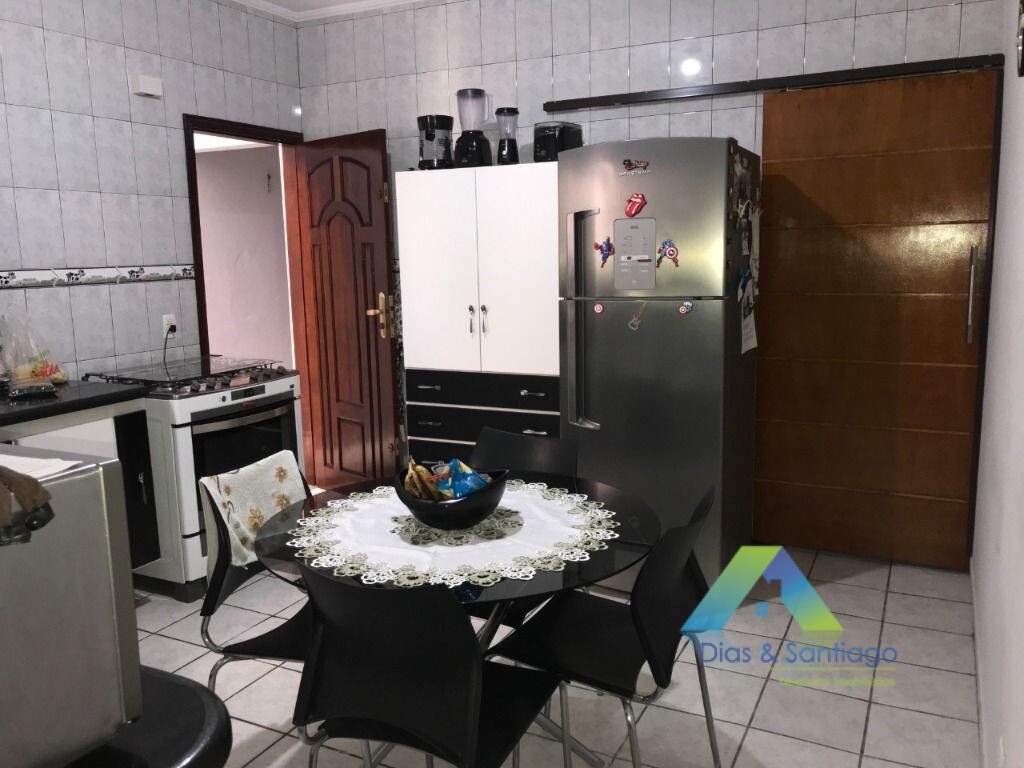 Sobrado à venda com 3 quartos, 210m² - Foto 3