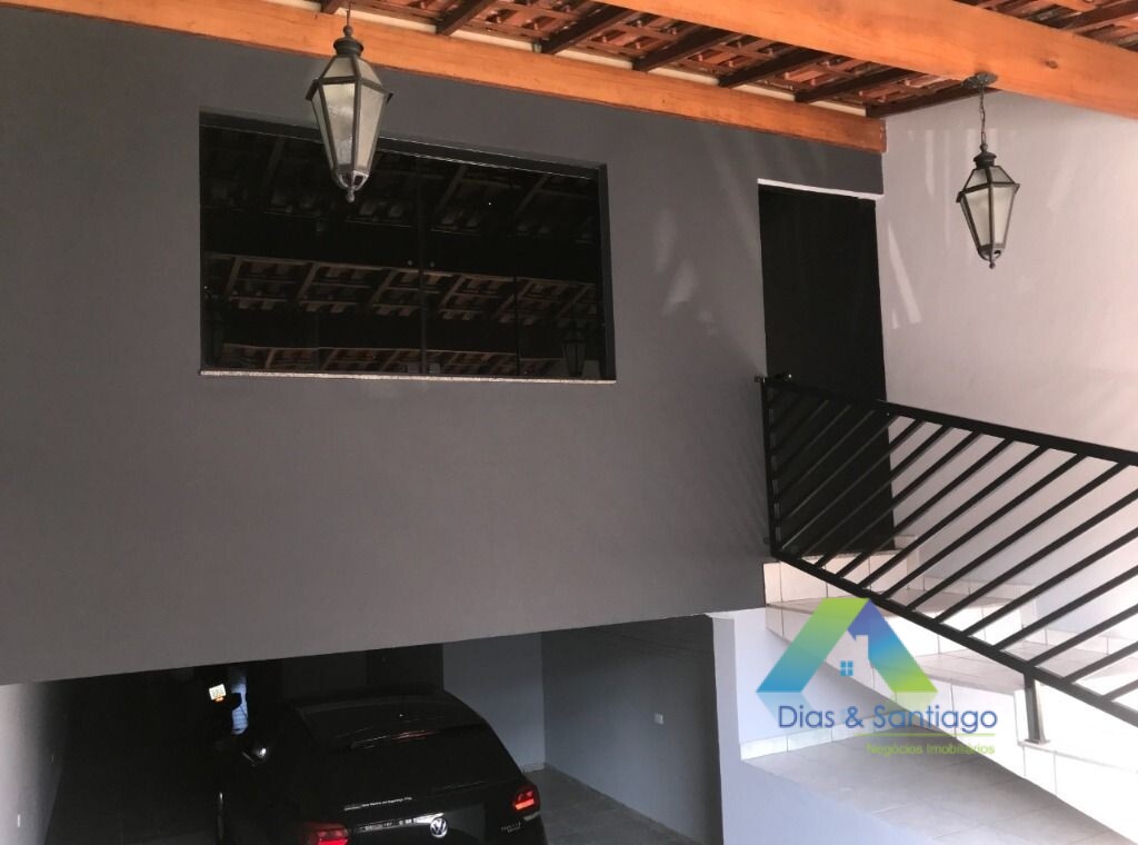 Sobrado à venda com 3 quartos, 210m² - Foto 1