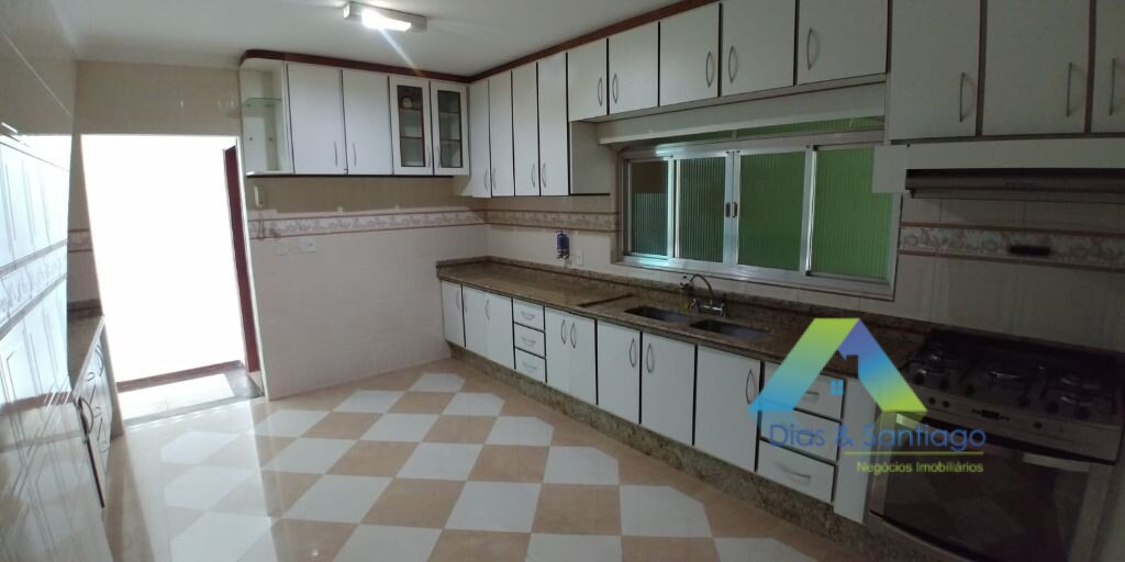 Sobrado à venda com 3 quartos, 350m² - Foto 1