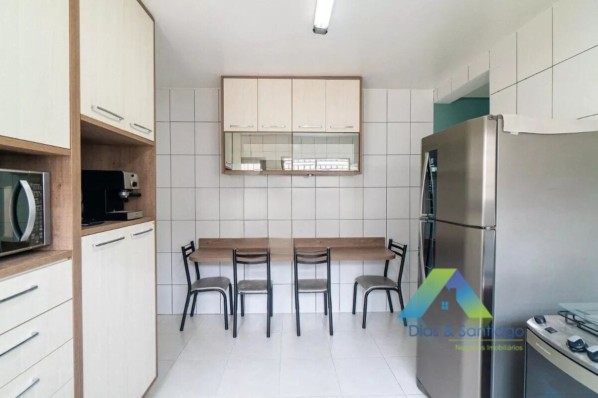 Casa à venda com 3 quartos, 210m² - Foto 14