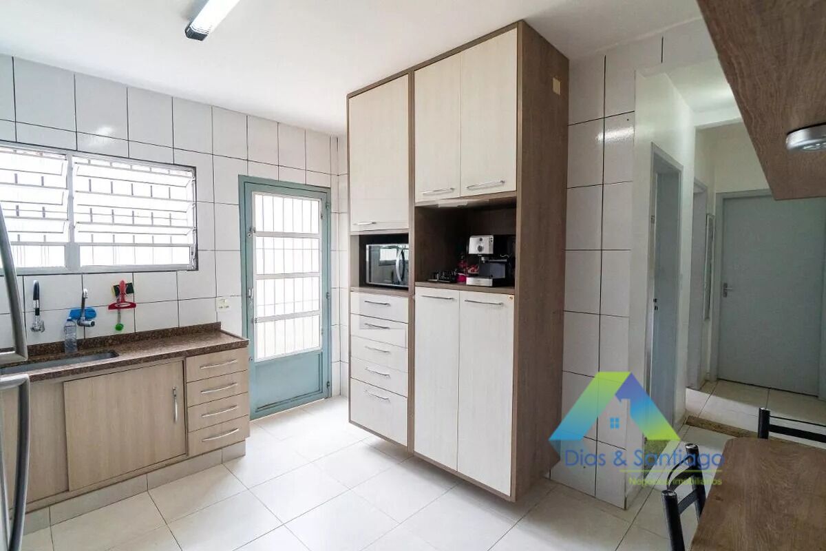 Casa à venda com 3 quartos, 210m² - Foto 16