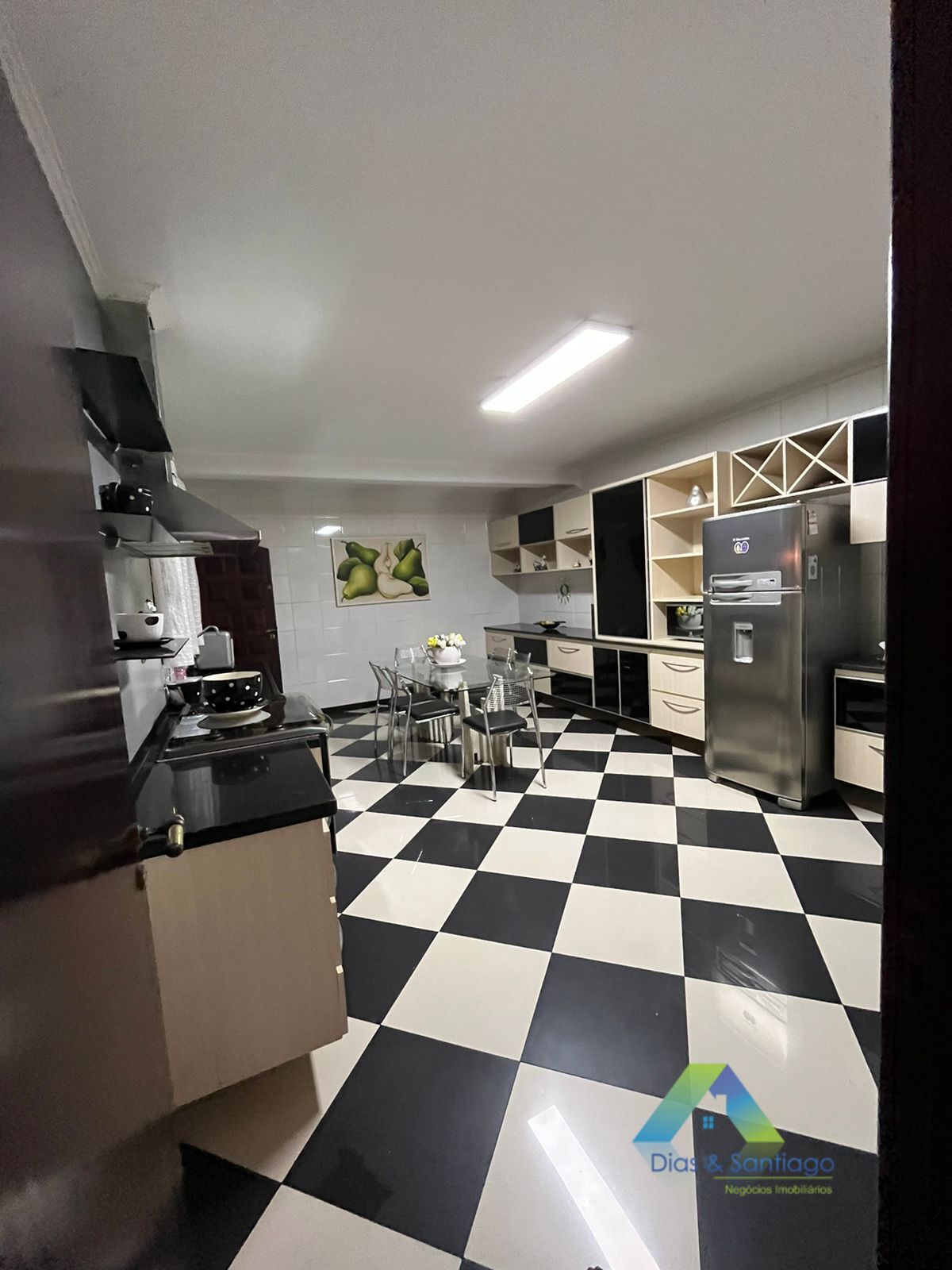 Apartamento à venda com 3 quartos, 243m² - Foto 2