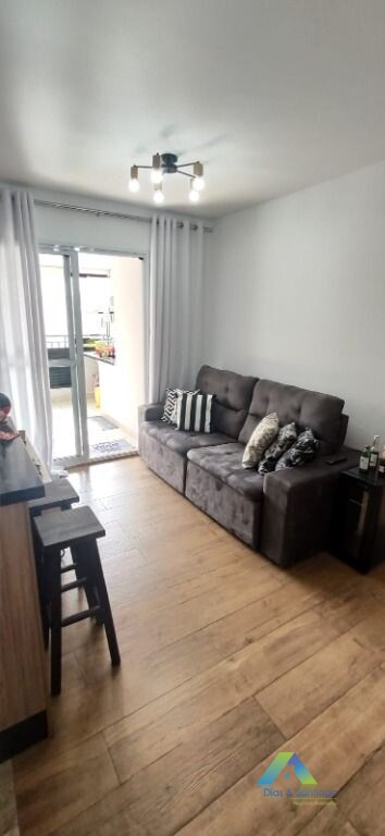 Apartamento à venda com 2 quartos, 64m² - Foto 3