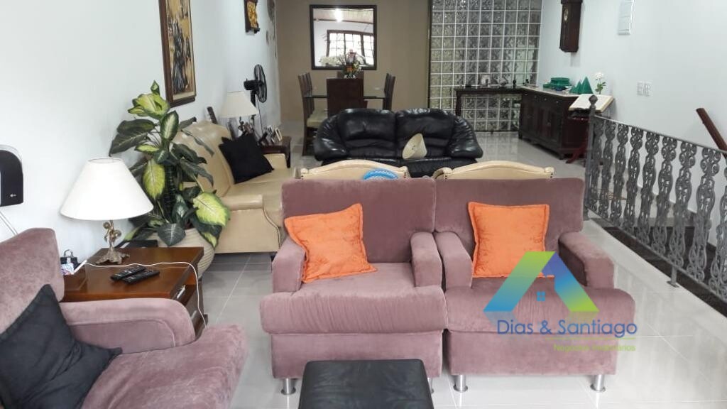 Sobrado à venda com 3 quartos, 204m² - Foto 1