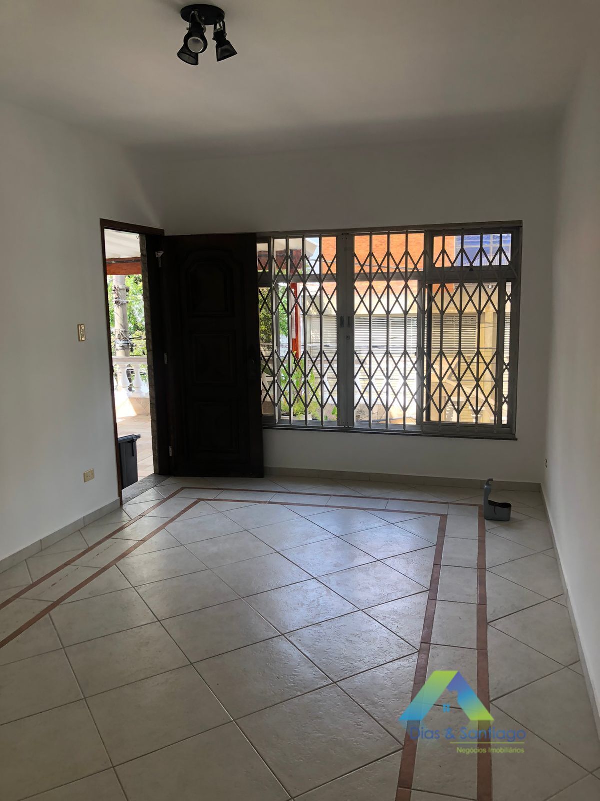 Casa à venda com 3 quartos, 180m² - Foto 1