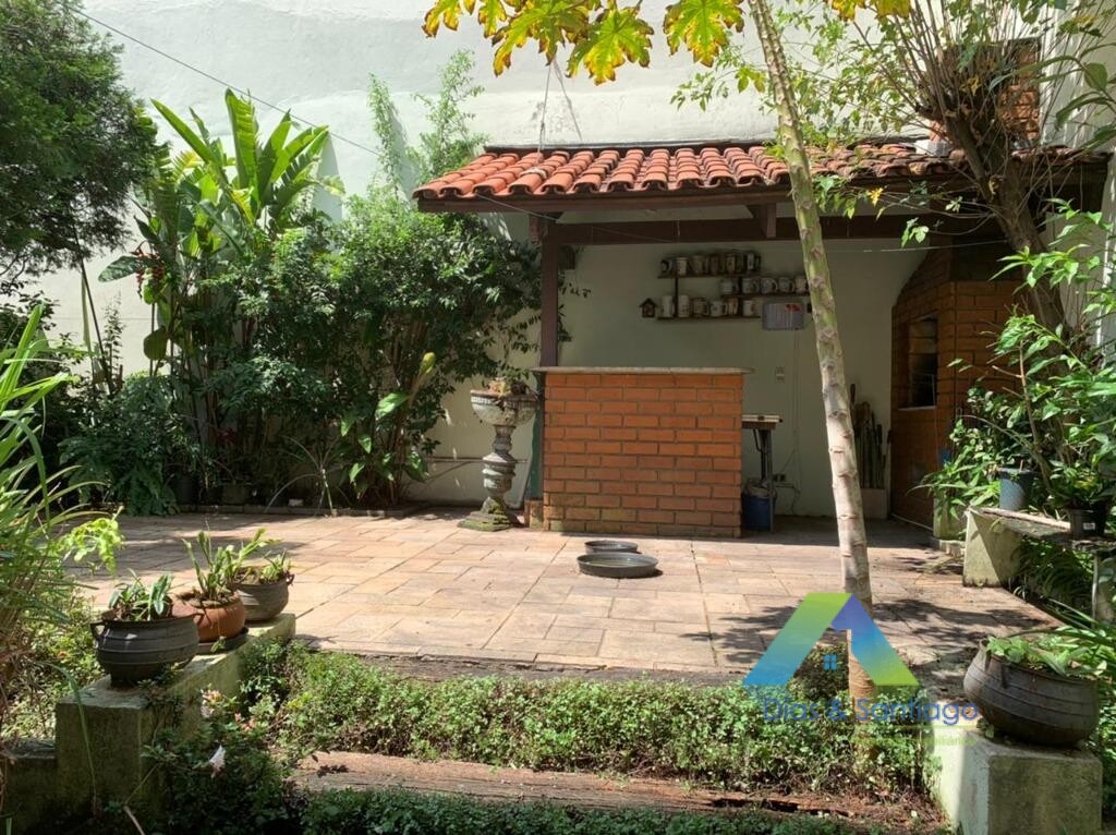 Casa à venda com 4 quartos, 200m² - Foto 1