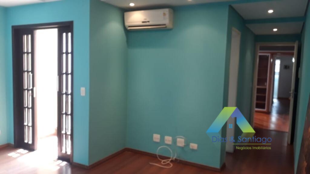 Sobrado à venda com 3 quartos, 206m² - Foto 1