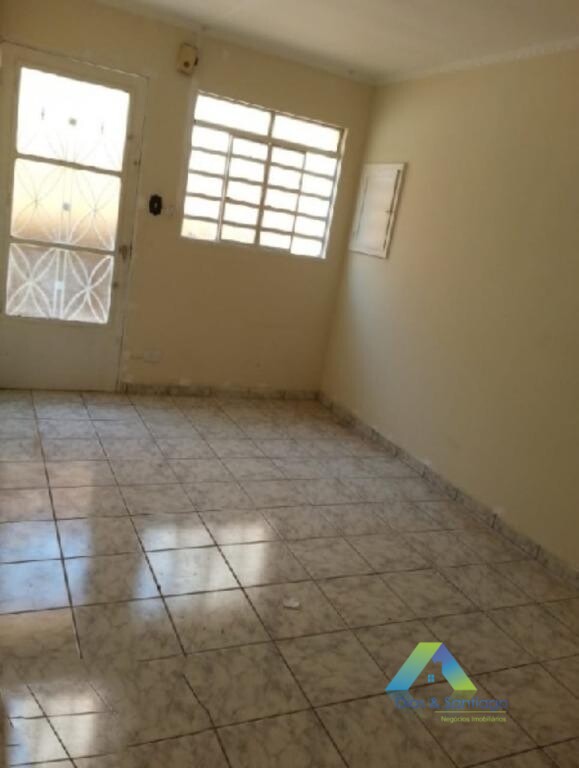 Casa à venda com 2 quartos, 100m² - Foto 1