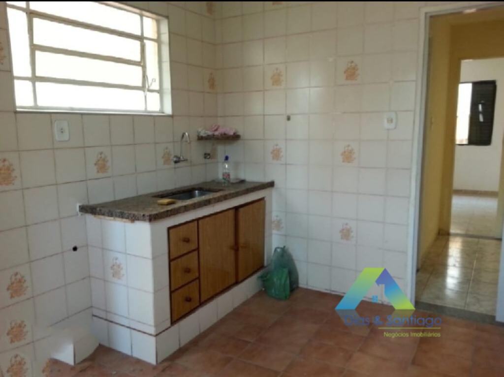 Casa à venda com 2 quartos, 100m² - Foto 2