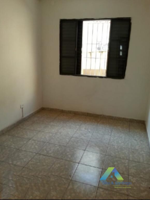 Casa à venda com 2 quartos, 100m² - Foto 4