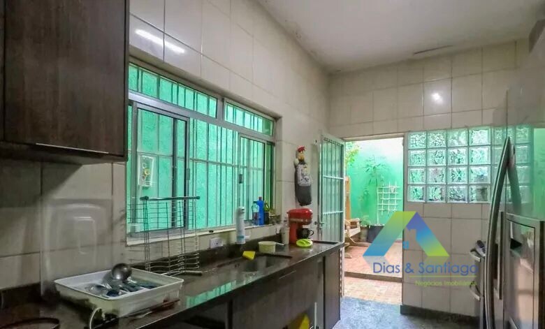 Sobrado à venda com 3 quartos, 250m² - Foto 4