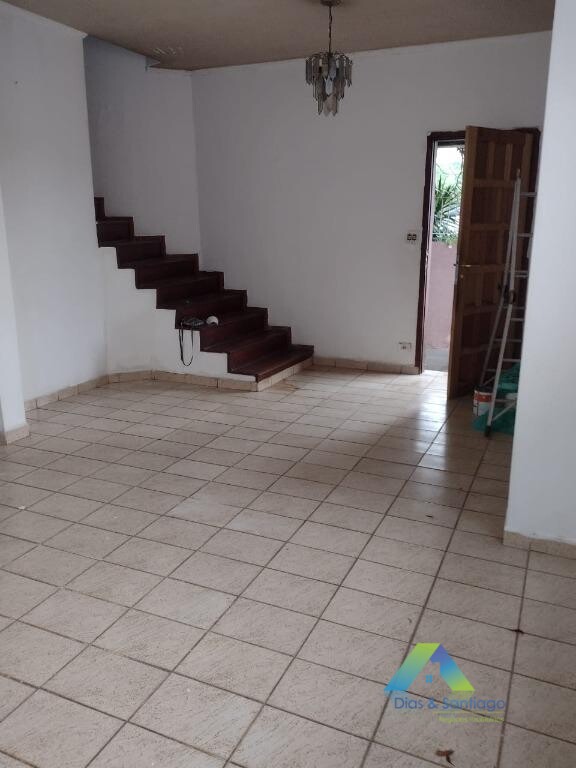 Sobrado à venda com 2 quartos, 200m² - Foto 1