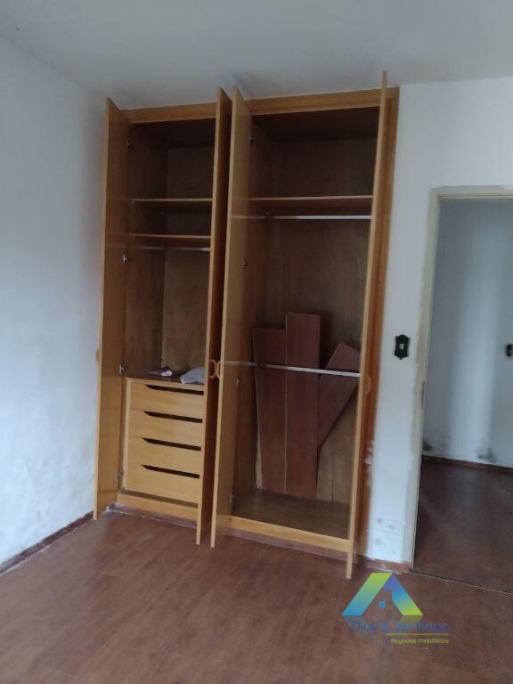 Sobrado à venda com 2 quartos, 200m² - Foto 2