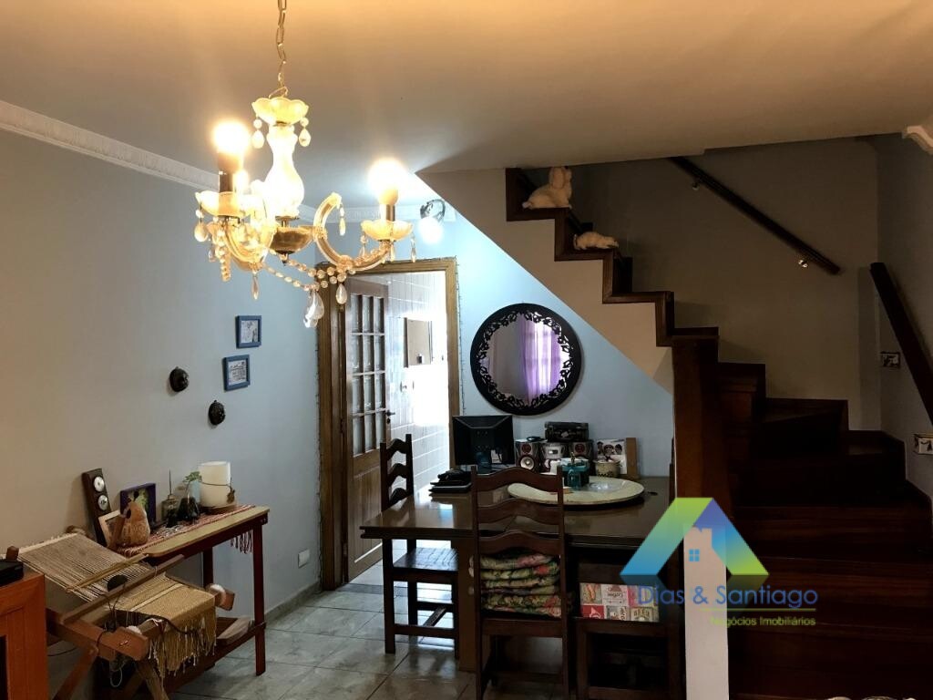 Sobrado à venda com 3 quartos, 180m² - Foto 1